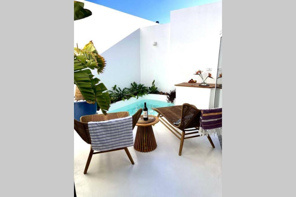 Unique, Stylish & Calm El Estanque By The Sea, Adults Only Villa Costa Teguise Ngoại thất bức ảnh