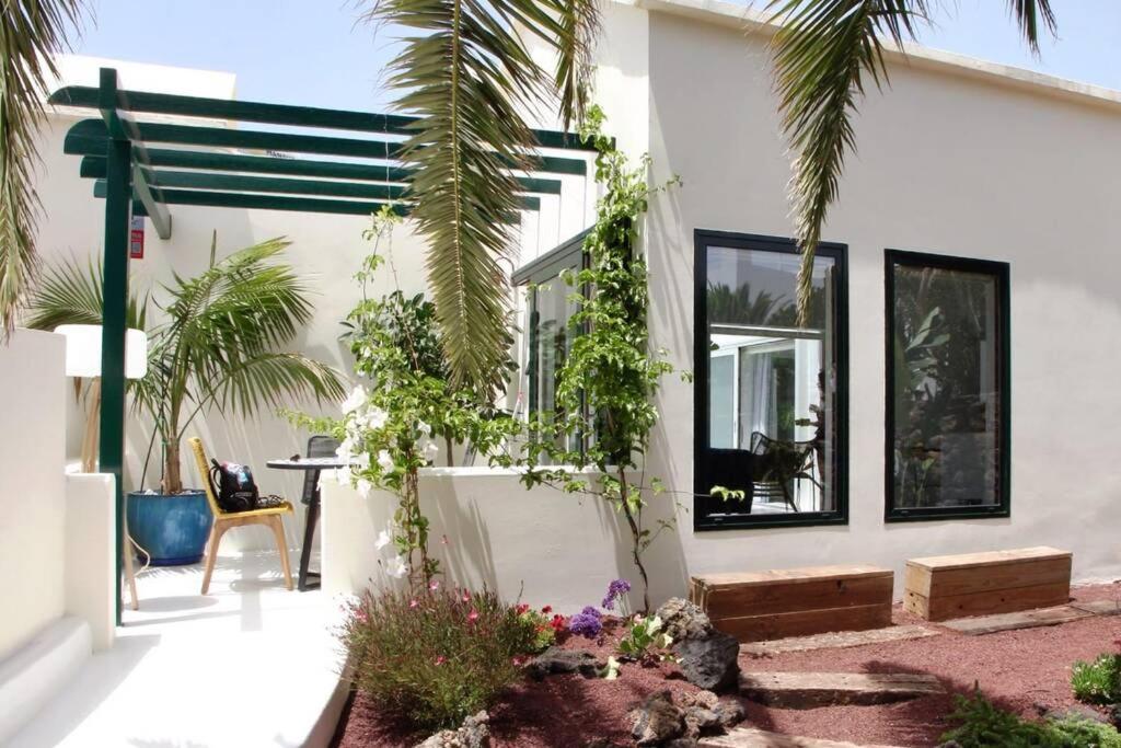 Unique, Stylish & Calm El Estanque By The Sea, Adults Only Villa Costa Teguise Ngoại thất bức ảnh