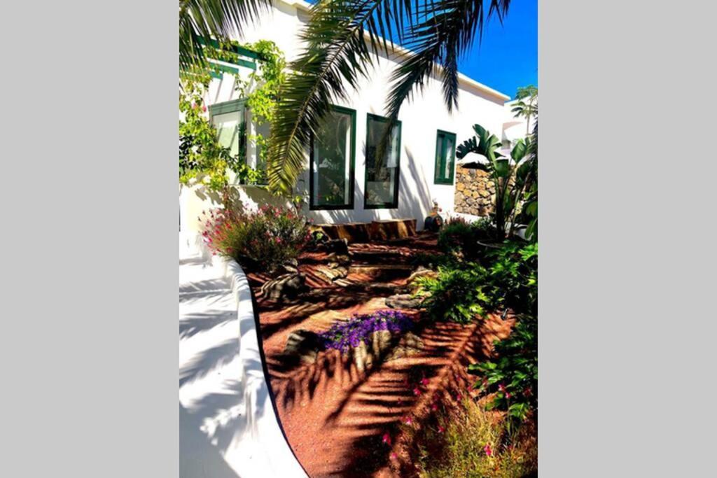 Unique, Stylish & Calm El Estanque By The Sea, Adults Only Villa Costa Teguise Ngoại thất bức ảnh