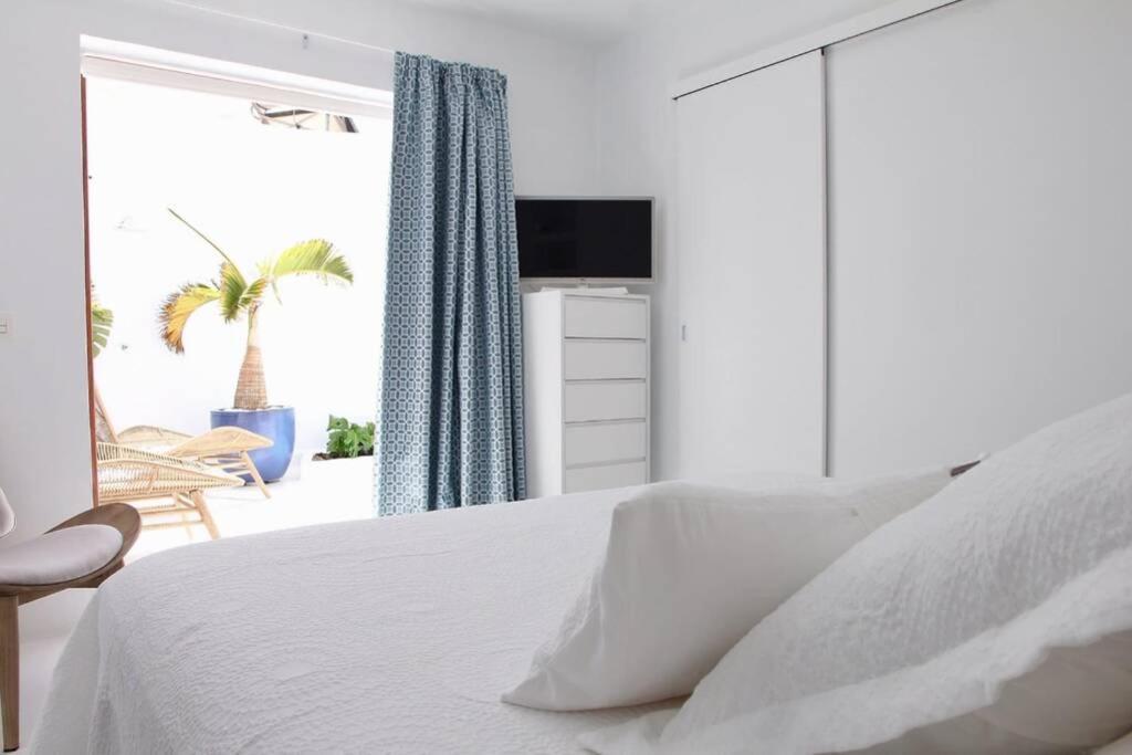 Unique, Stylish & Calm El Estanque By The Sea, Adults Only Villa Costa Teguise Ngoại thất bức ảnh