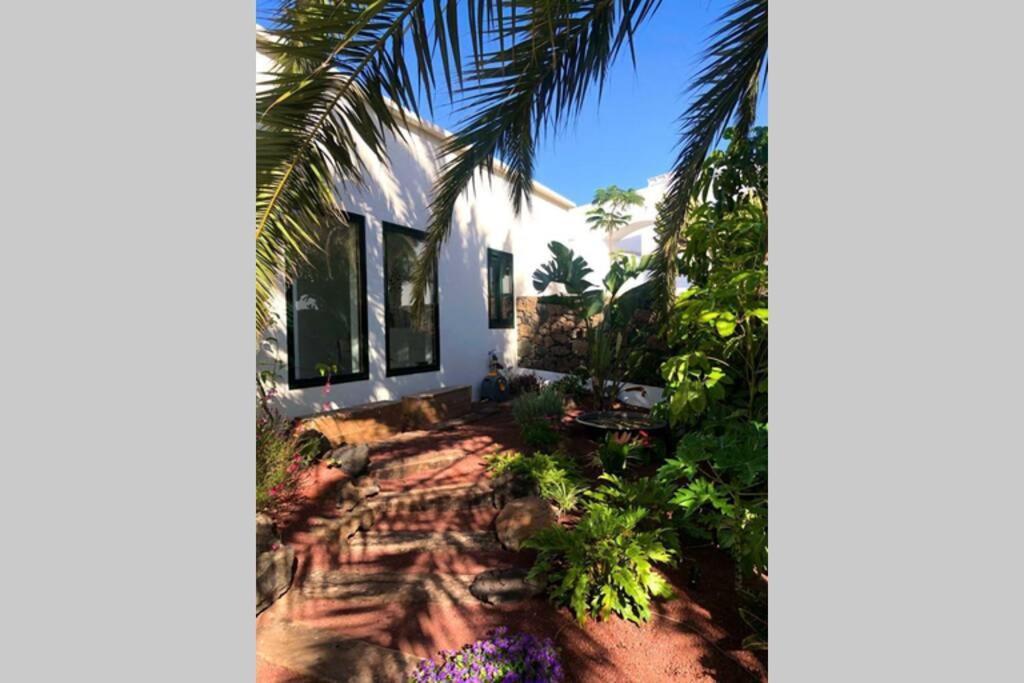 Unique, Stylish & Calm El Estanque By The Sea, Adults Only Villa Costa Teguise Ngoại thất bức ảnh
